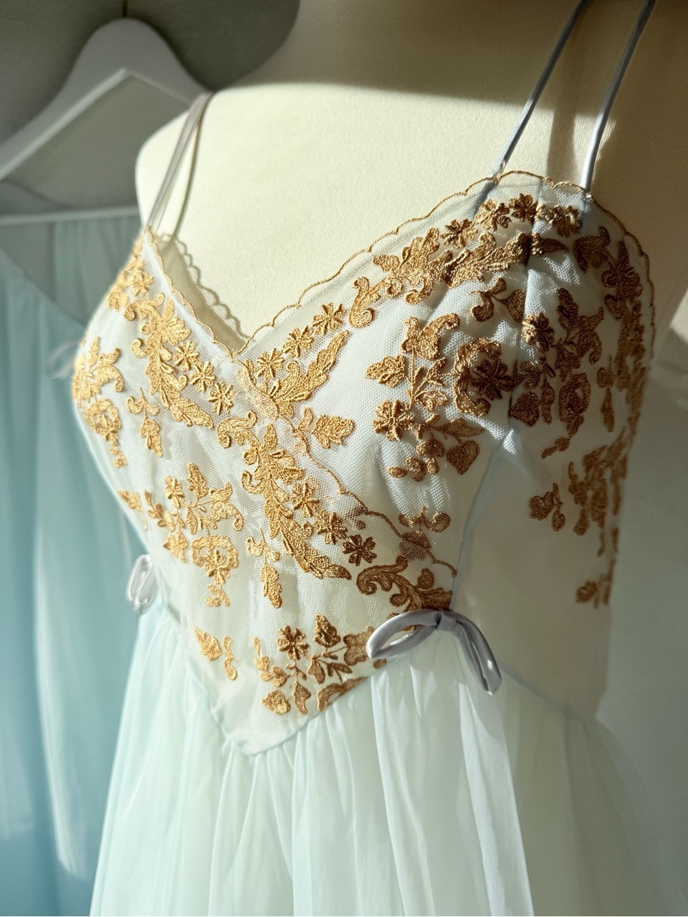 Vintage 1950s Vanity Fair Peignoir Set Pale Blue & Gold Embroidered Small - Picture 7 of 17